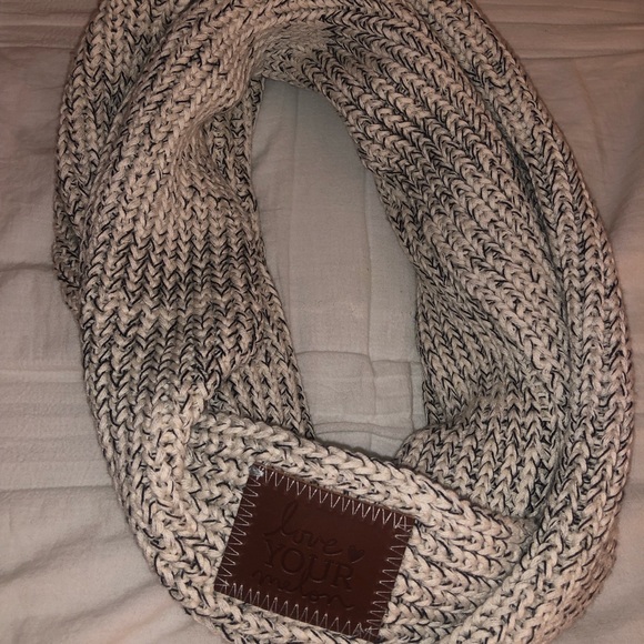 Love Your Melon Accessories - LOVE YOUR MELON INFINITY SCARF
